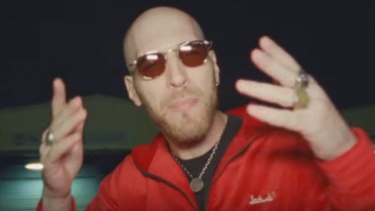 Jazzy Bazz fait parler sa puissance lyricale dans son freestyle