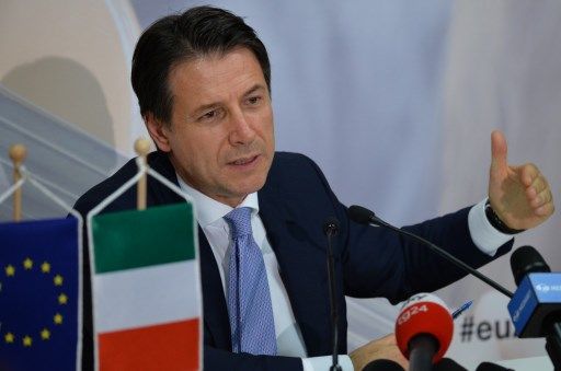 Ce projet de budget a été qualifié de "raisonnable et courageux" par le chef du gouvernement Giuseppe Conte mais vivement dénoncé par les autres forces politiques italiennes