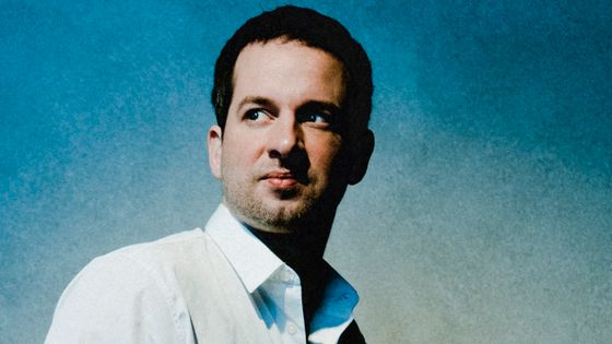Bertrand Chamayou. Son enregistrement des 2ème et 5ème concertos pour piano de Saint-Saëns, avec l'Orchestre National de France dirigé par Emmanuel Krivine paraît vendredi, le 07 septembre 2018 - photo by Marco Borggreve / Erato - Warner Classics