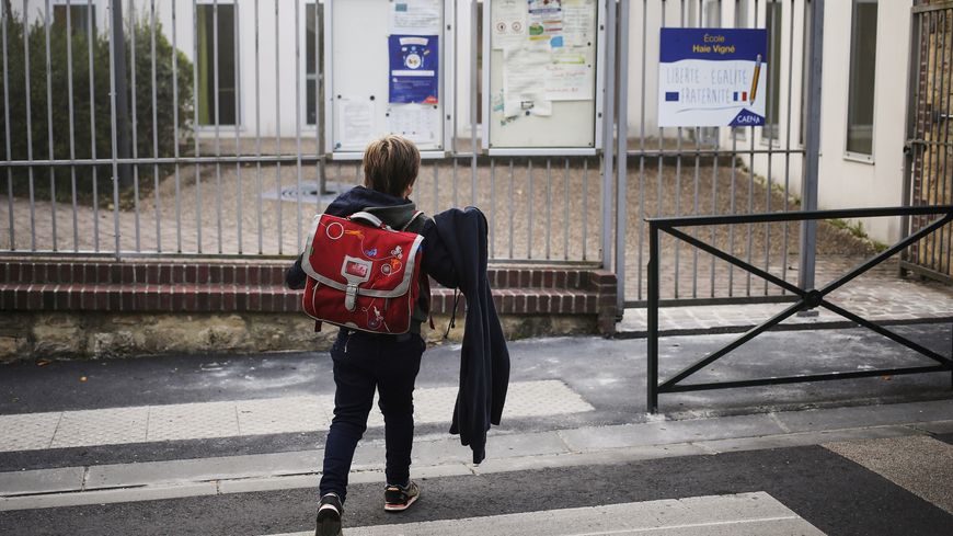 Les élèves français ont un nombre d'heures de cours de langue plus élevé que dans la plupart des pays de l'OCDE.