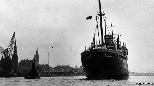 Le S.S. St-Louis, de l'Hamburg Amerika Linie, errera plus d'un mois en mer entre Europe et espoir transatlantique