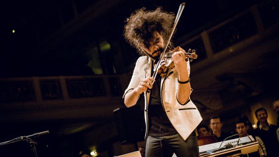 Nemanja Radulovic avec son violon ©Getty - Stefan Hoederath/Redferns
