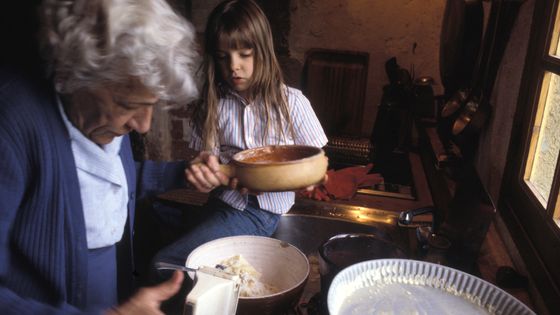 Le "repas gastronomique des Français" est classé depuis 2010 au patrimoine immatériel de l'Unesco. Et les Français sont champions du monde du temps passé à table (2h11 tous repas confondus en 2015) ©Getty - Alain-Patrick Neyrat / Gamma-Rapho
