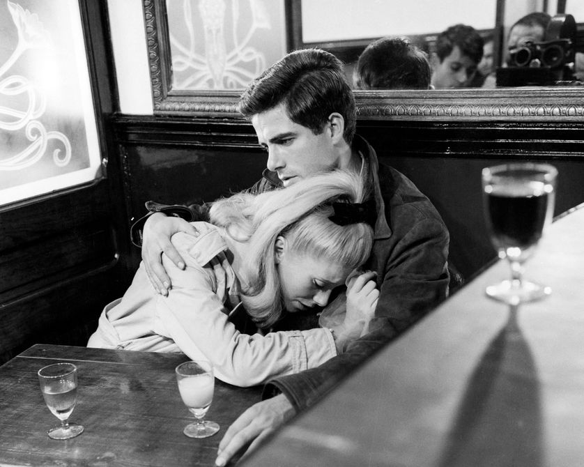 Catherine Deneuve et Nino Castelnuovo sur le tournage des Parapluies de Cherbourg (1964).