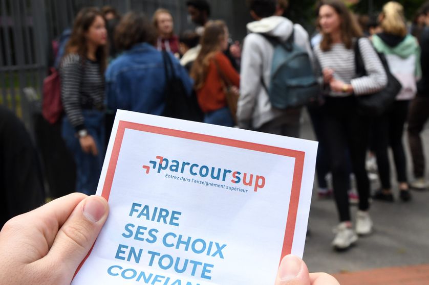 Alors que s'achève cette semaine, la dernière phase de Parcours sup, l'heure est au bilan. Ni remède miracle ni fiasco Apres quelques inquiétudes, les futurs étudiants devraient trouver des places.