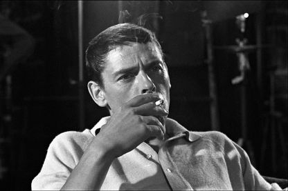 Jacques Brel sur le tournage de 'Les Risques du métier' d'André Cayatte, en juillet 1967. Enregistrée après que Brel a décidé d'arrêter les tours de chant, "Vesoul" ne sera jamais jouée sur scène. Jacques Brel sur le tournage de 'Les Risques du métier' d'André Cayatte, en juillet 1967. Enregistrée après que Brel a décidé d'arrêter les tours de chant, "Vesoul" ne sera jamais jouée sur scène.