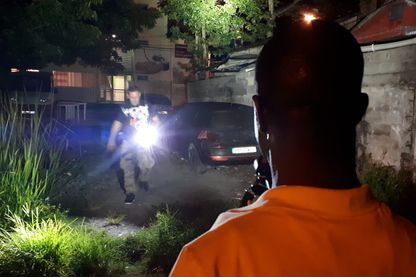 Ronde de nuit et arrestation à Pointe-à-Pitre, en Guadeloupe, par la BAC locale. Ronde de nuit et arrestation à Pointe-à-Pitre, en Guadeloupe, par la BAC locale.