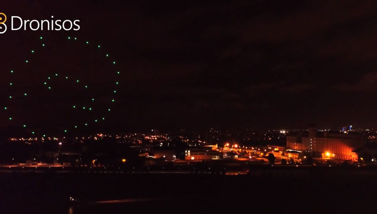 Video Bordeaux 100 Drones Au Dessus De La Garonne Un Show Jamais Vu En Exterieur En France