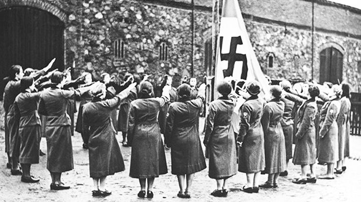 Rassemblement de femmes nazis