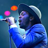Baloji, en concert en 2016 au Womad Festival (Charlton Park, comté de Wiltshire dans le sud-ouest de l'Angleterre)