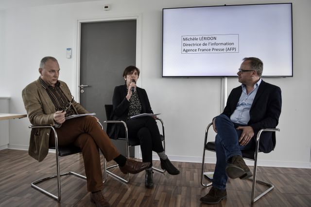Le directeur du quotidien polonais Gazeta Wyborcza, Jaroslaw Kurski (à gauche).