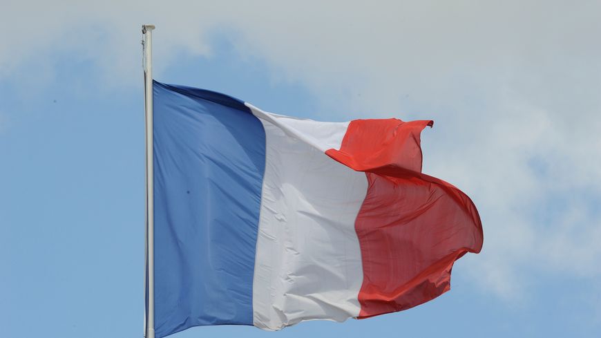 En France, l'état-civil n'a plus le droit de refuser un prénom depuis 1993 ; c'est à la justice de trancher, dans l'intérêt de l'enfant