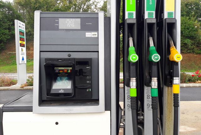 Les deux pompes sont automatiques et le paiement se fait par carte