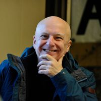 Fabrice Nicolino, journaliste français, il écrivait des articles sur l'écologie dans l'hebdomadaire satirique "Charlie Hebdo". Gravement blessé, il a survécu à l'attentat du 7 janvier 2015.