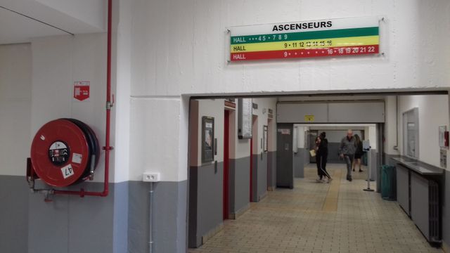 Les peintures ont été refaites dans les couloirs de l’université de Tolbiac