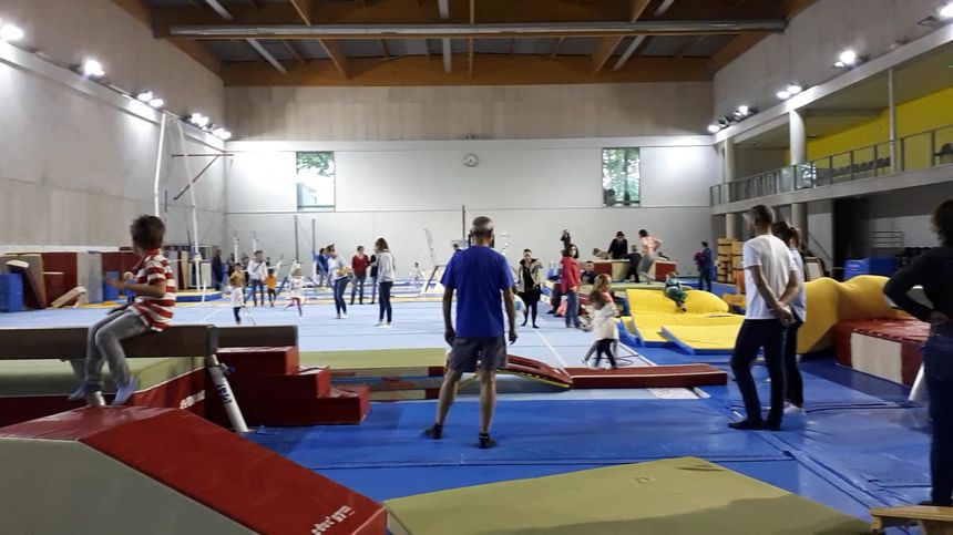 Une salle entière avait été aménagée pour permettre aux jeunes enfants de découvrir la gym.