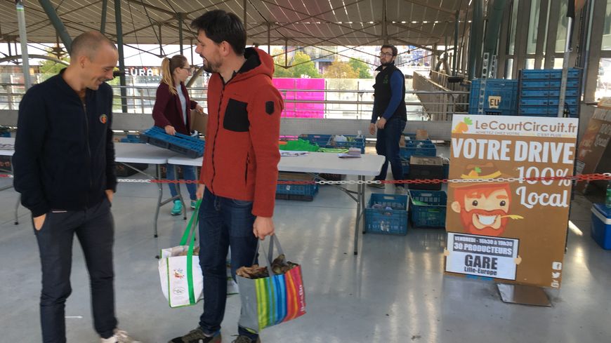 L'un des points de retraits du Courcircuit.fr à la gare Lille Europe, où Fabien va chercher ses légumes chaque vendredi.