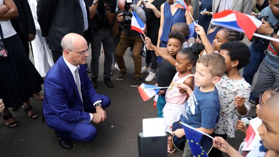 Jean-Michel Blanquer, ministre de l'éducation nationale à Saint-denis de la réunion ©AFP - RICHARD BOUHET / AFP