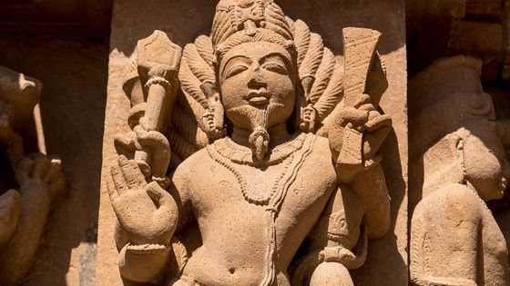 Agni (dieu/déesse du feu), sculpture du temple de Lakshmana, à Kajuraho (Inde) - Bodom / Shutterstock