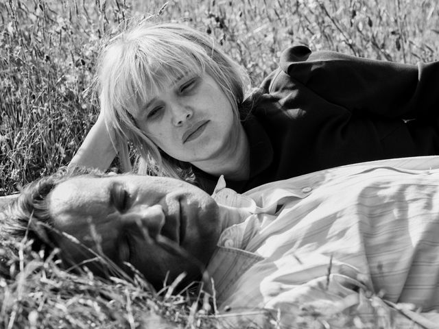 Le film est dédié aux parents du réalisateur qui a donné leurs prénoms aux protagonistes, Wiktor et Zula