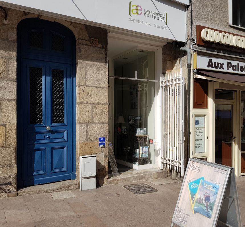 Attention la boutique des Ardents Editeurs à Limoges est petite... On peut passer devant sans la voir !!!