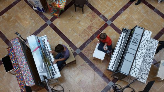 Play Me I'm Yours 2018 au centre commercial Les Passages de Boulogne-Billancourt. - Savanah Pichet