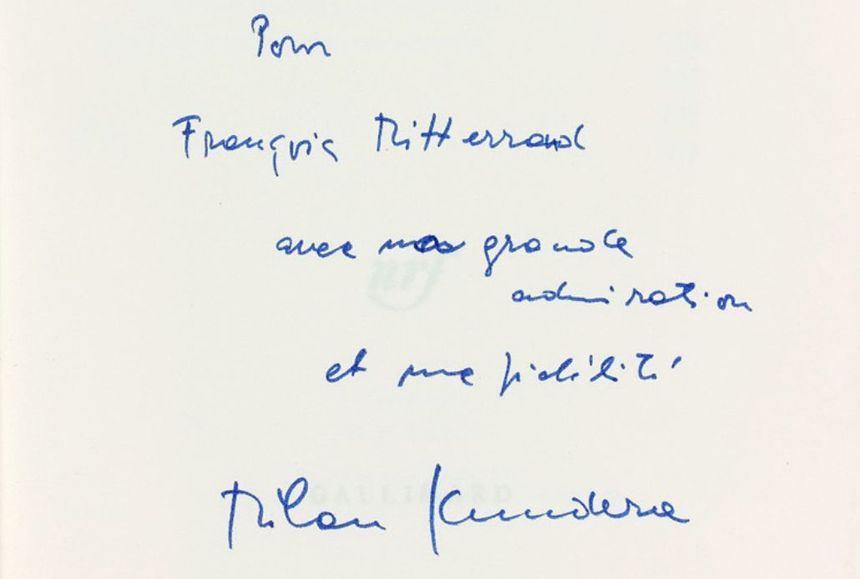 Dédicace de Milan Kundera à François Mitterrand dans "L'Immortalité"