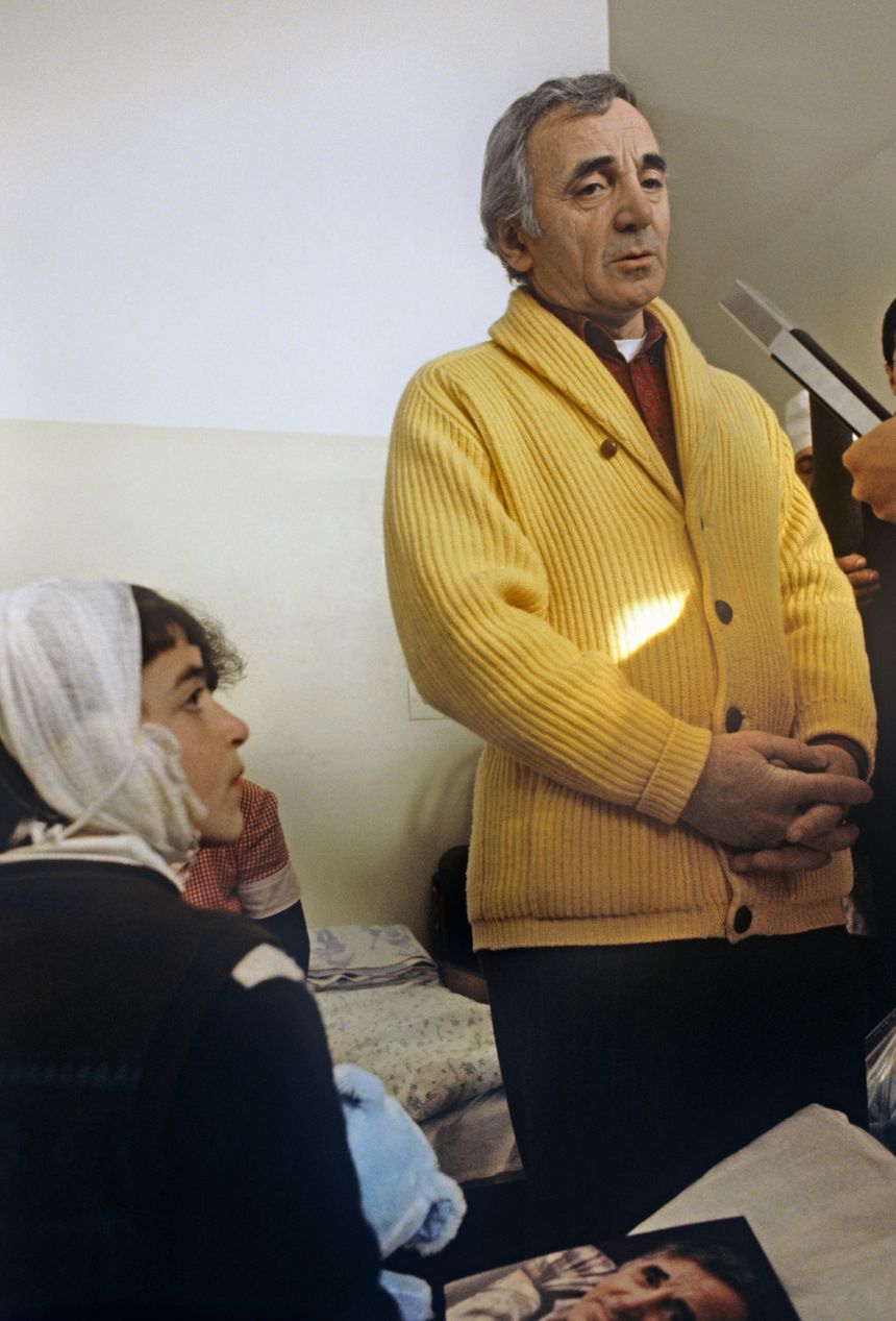 Charles Aznavour avait visité un hôpital pour enfants à Erevan, la capitale arménienne, le 2 février 1989