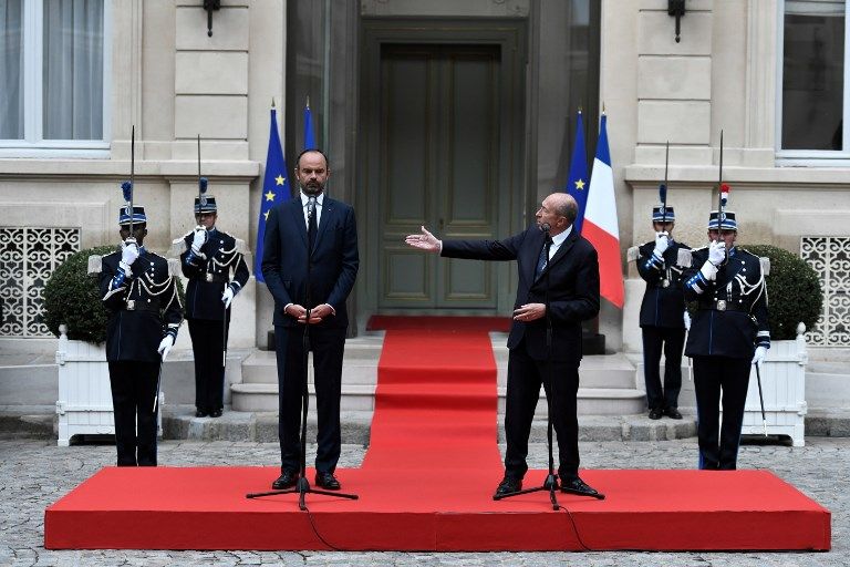 Passation de pouvoirs entre Gérard Collomb (à droite) et Edouard Philippe, le 3 octobre 2018.