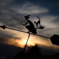 Girouette en forme de sorcière avec son chat noir.