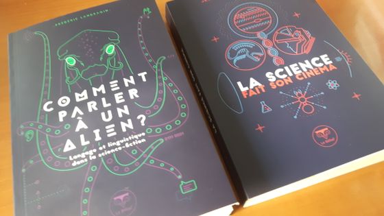 Les deux premiers volumes de la collection Parallaxe au Bélial'