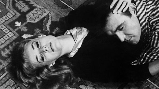 Jeanne Moreau et l'acteur britannique Stanley Baker qui répètent une scène du film "Eva" réalisé par Joseph Losey en 1961 à Venise - AFP Photo