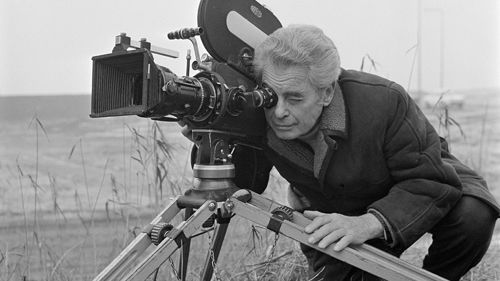Joris Ivens sur le tournage de "L'inoubliable" (1971) - NOS via WikiMediaCommons