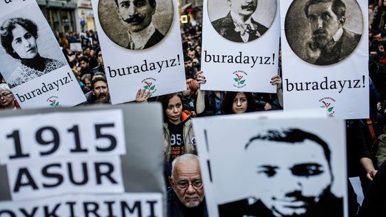 Rassemblement à Istanbul en 2015 en mémoire des victimes du génocide arménien ©AFP - YASIN AKGUL