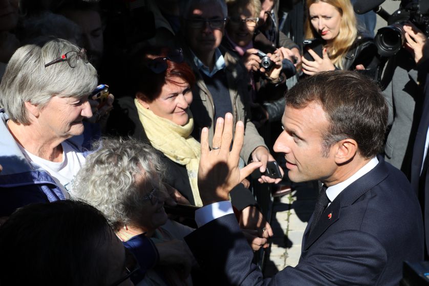 C'est lors d'un bain de foule à Colombey-les-Deux-Eglises qu'Emmanuel Macron a invité les Français à moins se plaindre