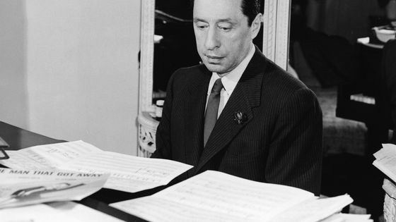 American composer Harold Arlen (1905 - 1986) works on a composition on a piano, 1965. The songbook for 'The Man That Got Away,' which he and lyricist Ira Gershwin wrote for the film 'A Star Is Born,' rests among sheet music on top of the piano ©Getty - Gabriel Hackett
