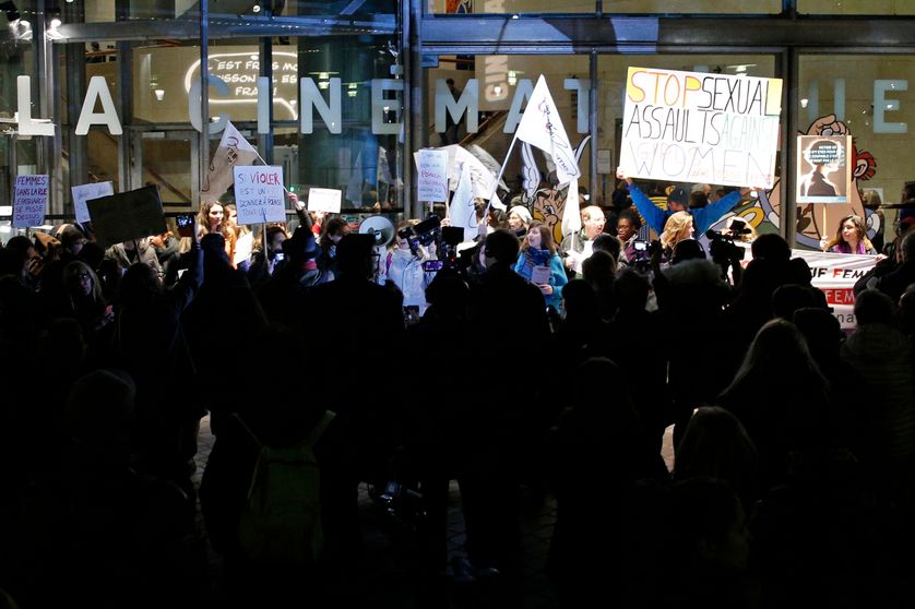 Rassemblement féministe devant la Cinémathèque pour manifester contre la rétrospective Roman Polanski