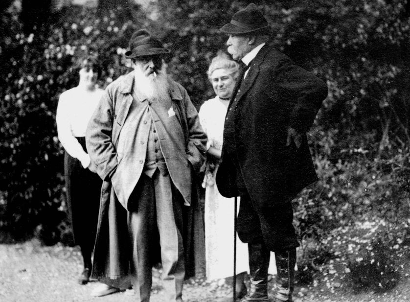 Claude Monet, sa soeur Blanche Hoschede et Georges Clemenceau à Giverny vers 1921.