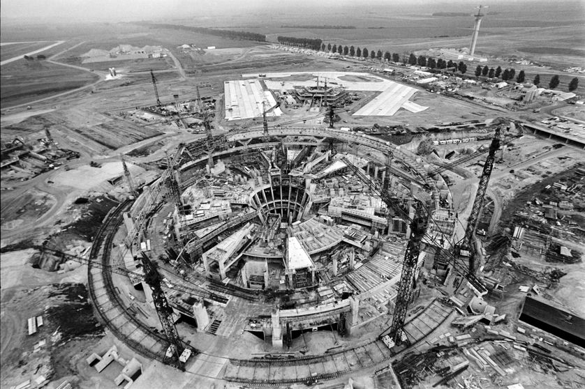 Photo prise en septembre 1971, de l'aéroport "Charles de Gaulle" de Roissy en construction, à 27 km au Nord de Paris