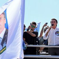 Le candidat d'extrême droite Jair Bolsonaro prend la parole lors d'un meeting à Brasilia, le 5 septembre 2018.