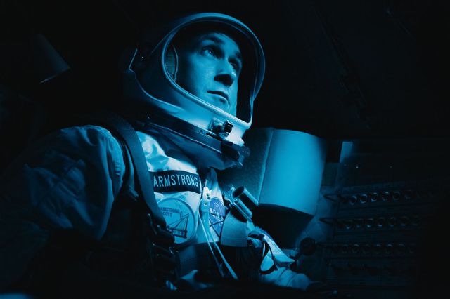 Ryan Gosling, jouant Neil Armstrong, le premier homme à avoir posé le pied sur la Lune en 1969, dans “First Man” de Damien Chazelle !