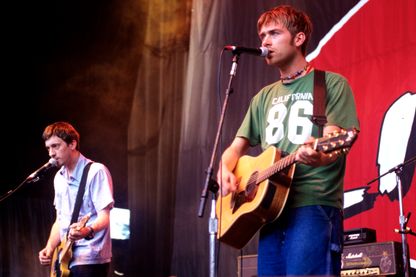 Graham Coxon (à gauche) et Damon Albarn (à droite), deux des membres de Blur lors d'un concert aux États-Unis en 1997 Graham Coxon (à gauche) et Damon Albarn (à droite), deux des membres de Blur lors d'un concert aux États-Unis en 1997