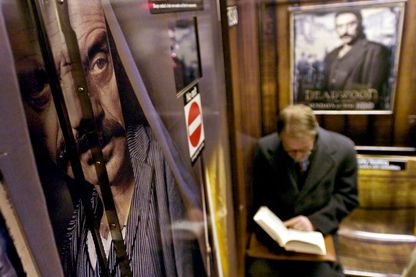 Un métro de New-York rhabillé aux couleurs de la série Deadwood Un métro de New-York rhabillé aux couleurs de la série Deadwood