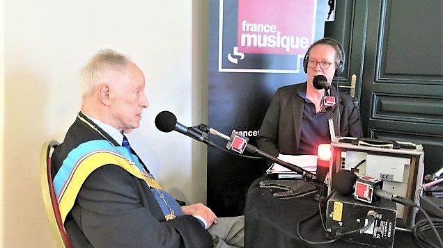 France Musique en direct du musée de Montmartre... Au micro Jean-Claude Gouvernon, 84 ans & le producteur Benoît Duteurtre