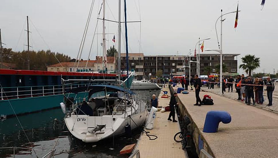 Photos Un Navire De Transport De Marchandises Percute Sept Bateaux A Port Saint Louis Du Rhone