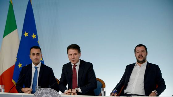 Le Premier ministre Giuseppe Conte, Luigi Di Maio, ministre du Développement économique, du Travail et des Politiques sociales et Matteo Salvini, ministre de l'Intérieur ©Getty - Simona Granati - Corbis