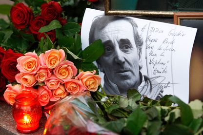 Hommage à Charles Aznavour devant l'ambassade de France le 2 octobre 2018. Hommage à Charles Aznavour devant l'ambassade de France le 2 octobre 2018.