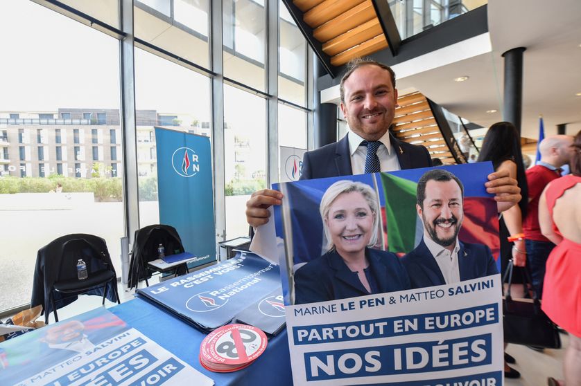 Le député italien Flavio Di Muro au meeting du Rassemblement National à Fréjus en septembre 2018