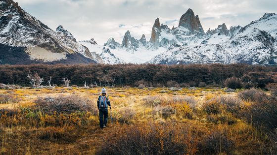 Pourquoi la randonnée se développe-t-elle dans nos sociétés ? Comment le nomadisme est-il devenu l'une des plus puissantes idéologies de la globalisation ? ©Getty - Andrew Nguyen / EyeEm