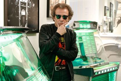 Philippe Manoeuvre, journaliste et critique musical français, rédacteur en chef du magazine"Rock & Folk" de 1993 à 2017 Philippe Manoeuvre, journaliste et critique musical français, rédacteur en chef du magazine"Rock & Folk" de 1993 à 2017